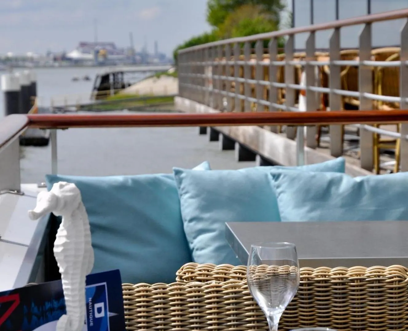 Delta Hotel Vlaardingen 4*,